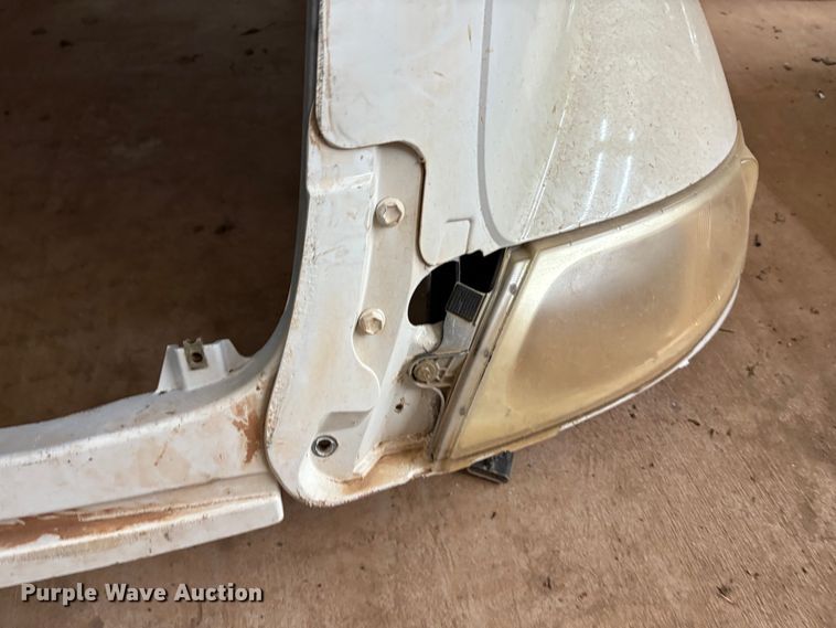 image for item IE9205 2005 International 8600 semi truck