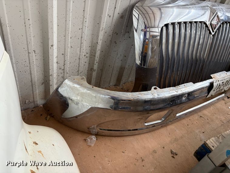 image for item IE9205 2005 International 8600 semi truck