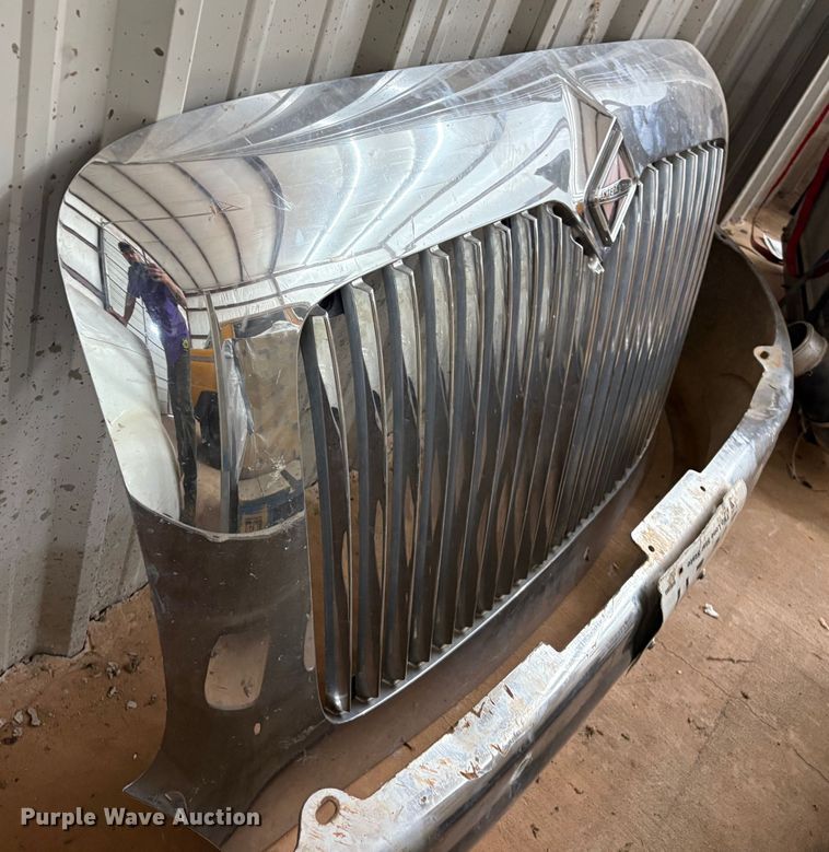 image for item IE9205 2005 International 8600 semi truck