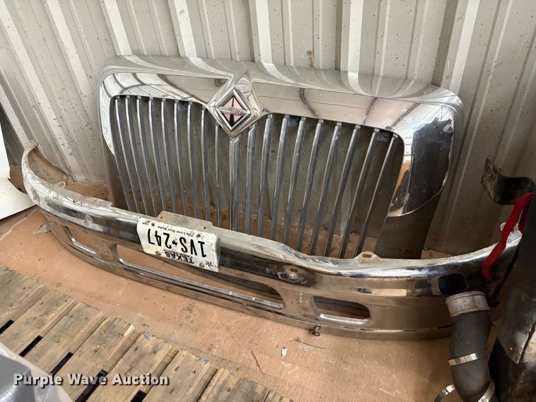 image for item IE9205 2005 International 8600 semi truck