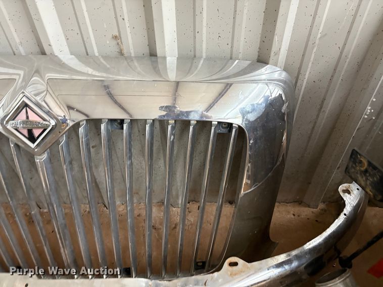 image for item IE9205 2005 International 8600 semi truck