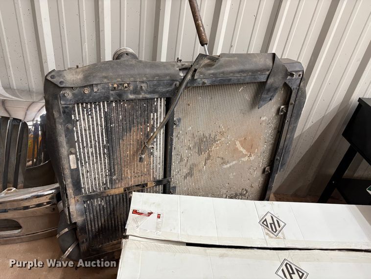 image for item IE9205 2005 International 8600 semi truck