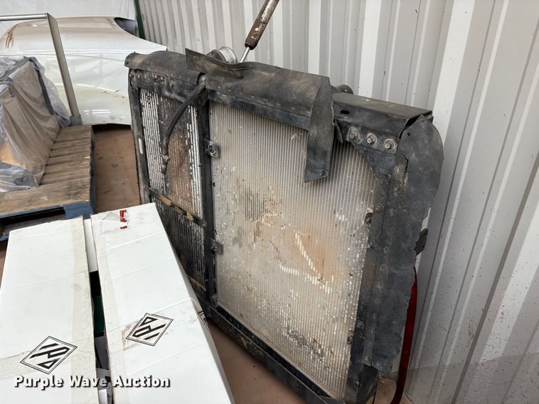 image for item IE9205 2005 International 8600 semi truck