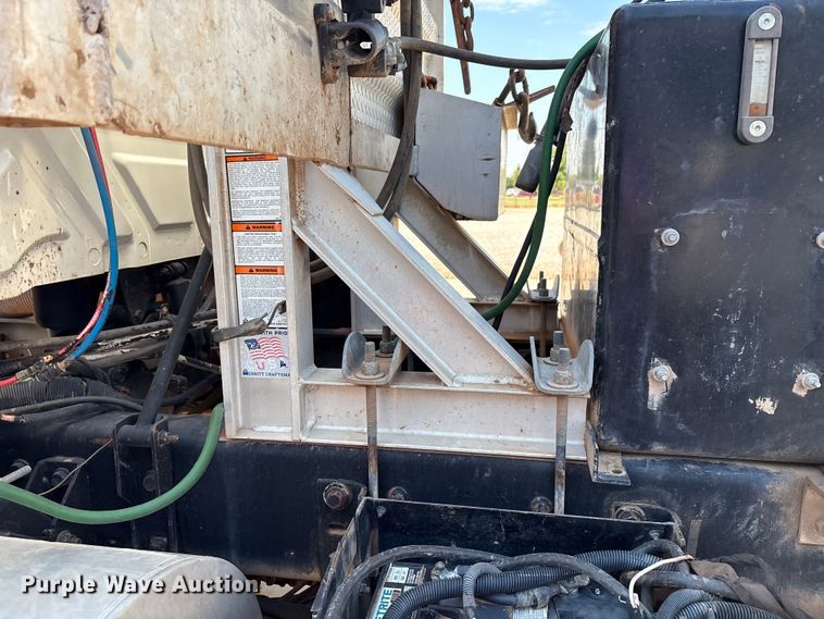 image for item IE9205 2005 International 8600 semi truck