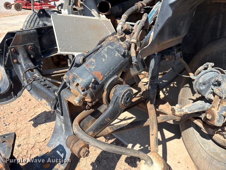 image for item IE9205 2005 International 8600 semi truck