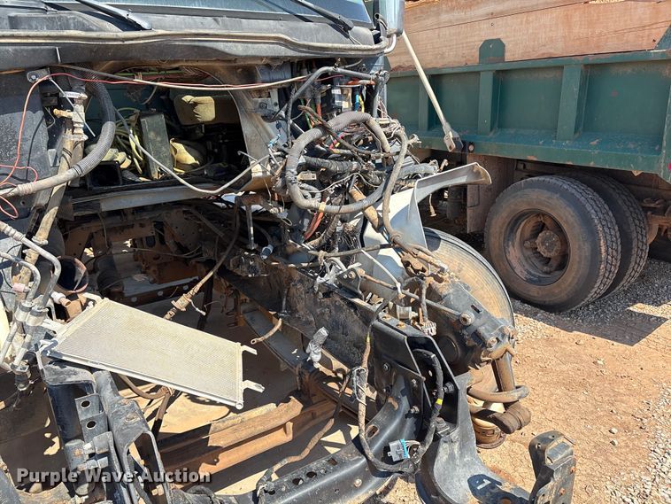 image for item IE9205 2005 International 8600 semi truck