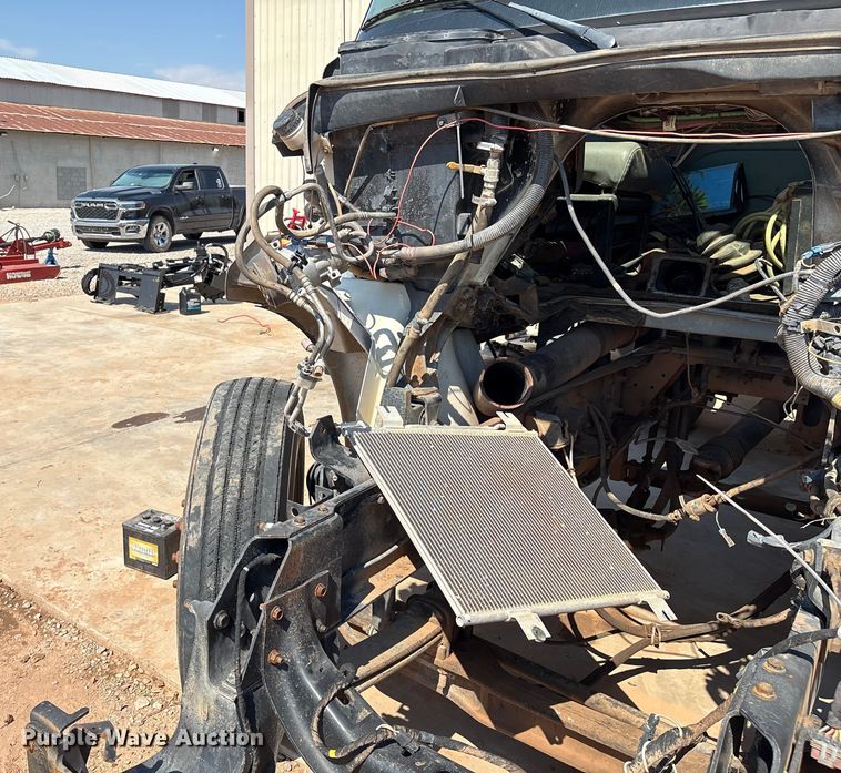 image for item IE9205 2005 International 8600 semi truck