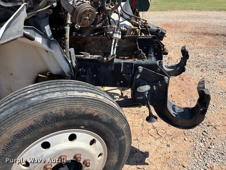 image for item IE9205 2005 International 8600 semi truck