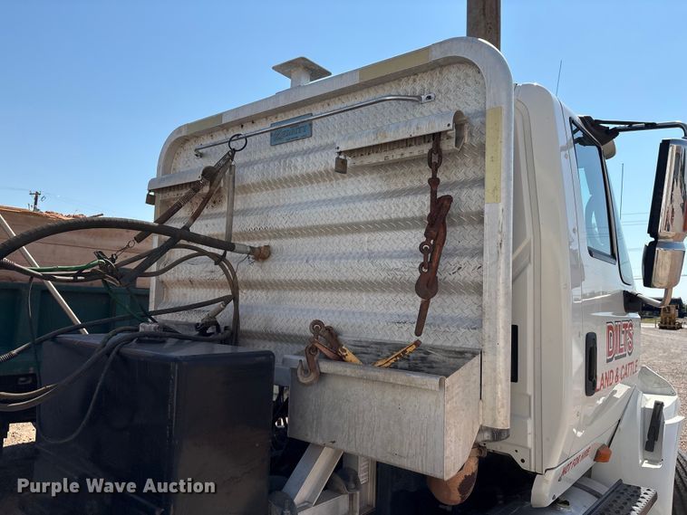 image for item IE9205 2005 International 8600 semi truck