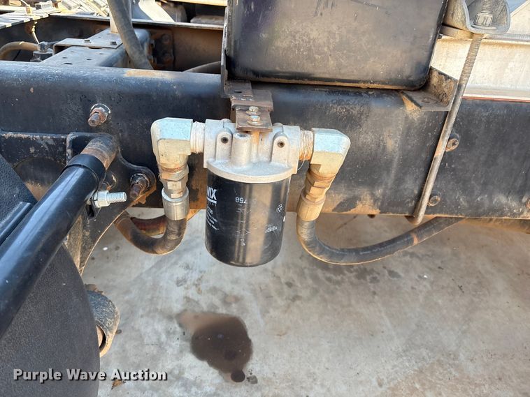 image for item IE9205 2005 International 8600 semi truck