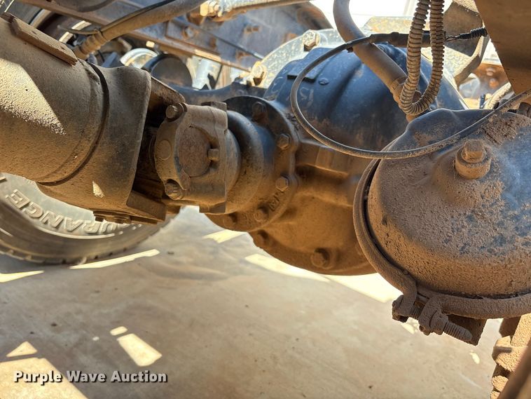 image for item IE9205 2005 International 8600 semi truck