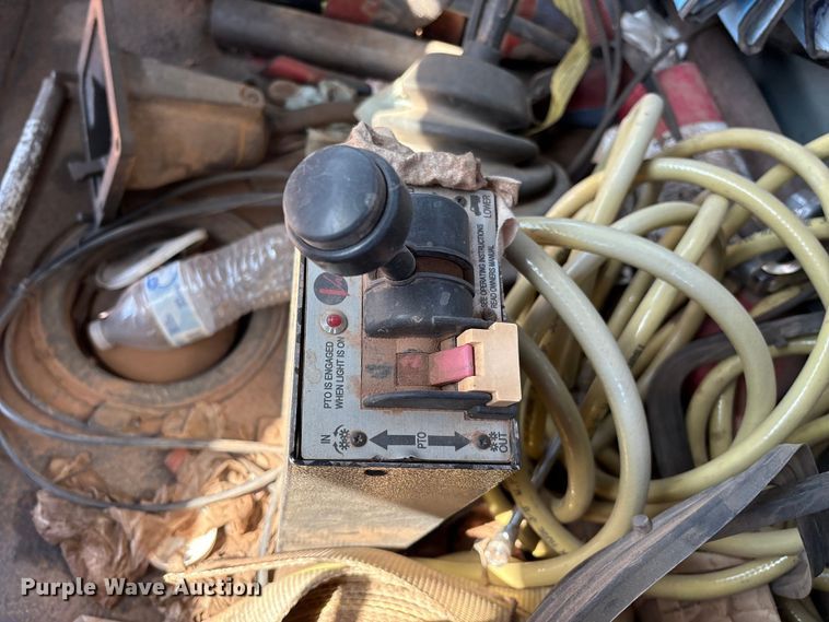 image for item IE9205 2005 International 8600 semi truck