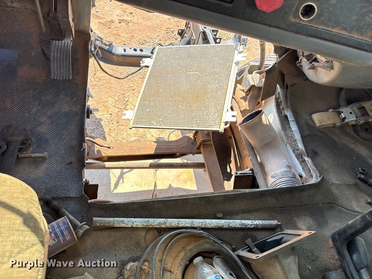 image for item IE9205 2005 International 8600 semi truck