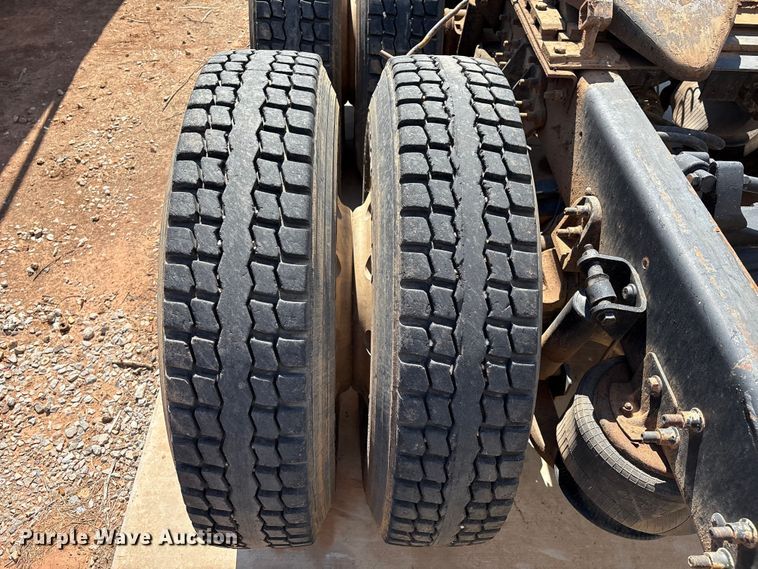 image for item IE9205 2005 International 8600 semi truck