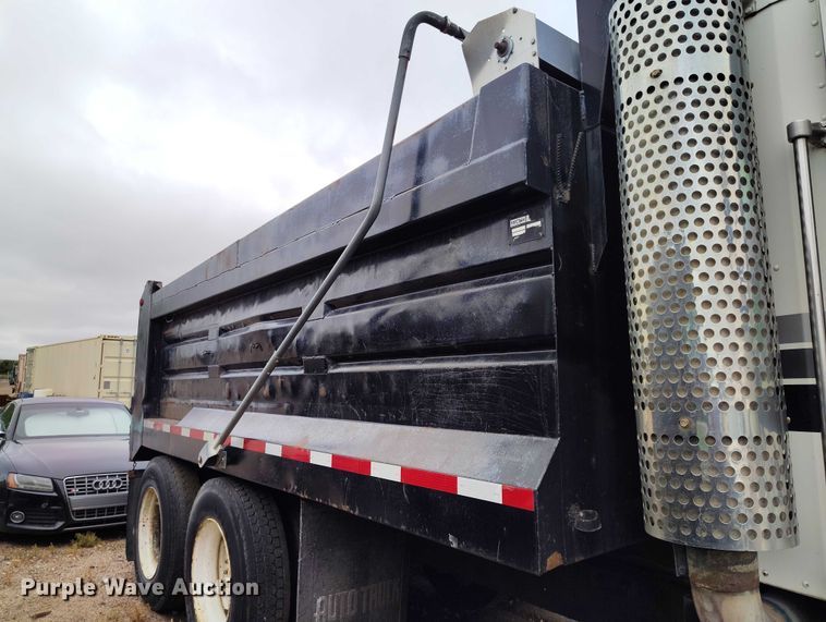 image for item IP9713 1988 Kenworth W900B dump truck