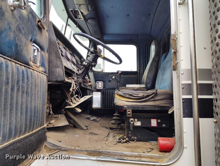 image for item IP9713 1988 Kenworth W900B dump truck