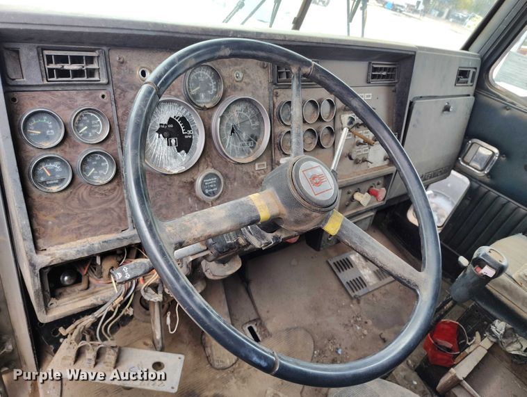 image for item IP9713 1988 Kenworth W900B dump truck