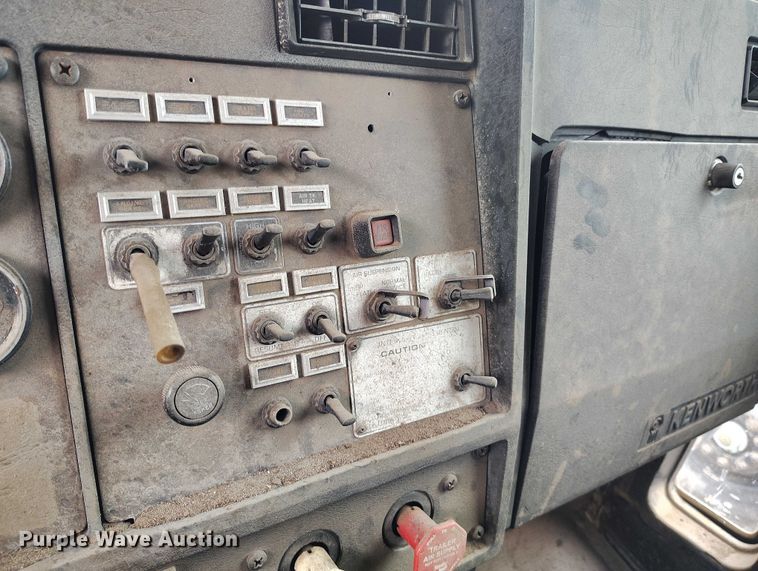 image for item IP9713 1988 Kenworth W900B dump truck