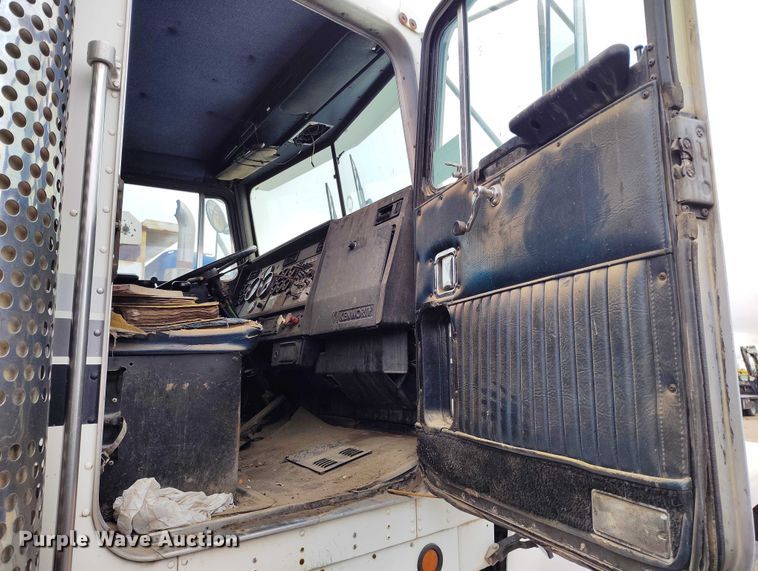 image for item IP9713 1988 Kenworth W900B dump truck