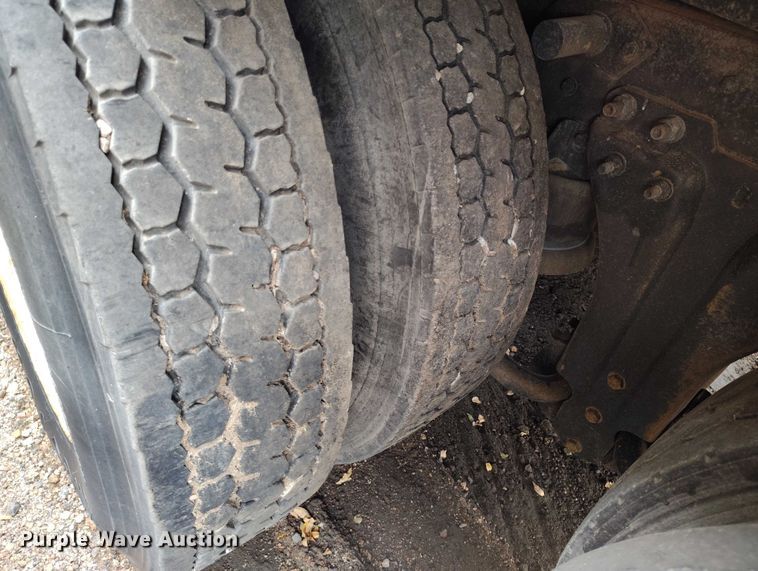 image for item IP9713 1988 Kenworth W900B dump truck