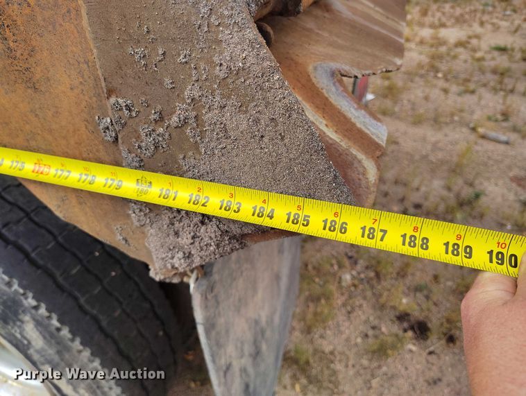 image for item IP9716 1991 Kenworth T600 dump truck