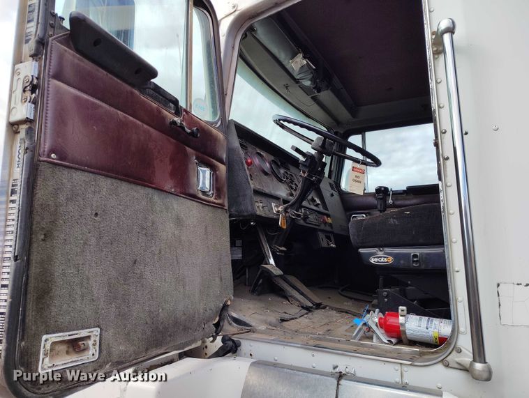 image for item IP9716 1991 Kenworth T600 dump truck