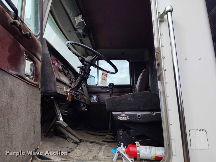 image for item IP9716 1991 Kenworth T600 dump truck