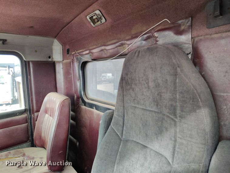 image for item IP9716 1991 Kenworth T600 dump truck