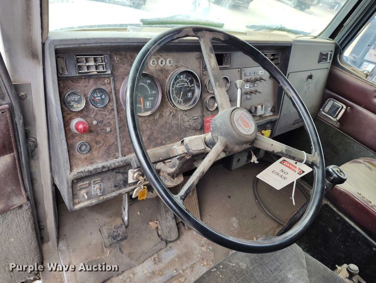 image for item IP9716 1991 Kenworth T600 dump truck