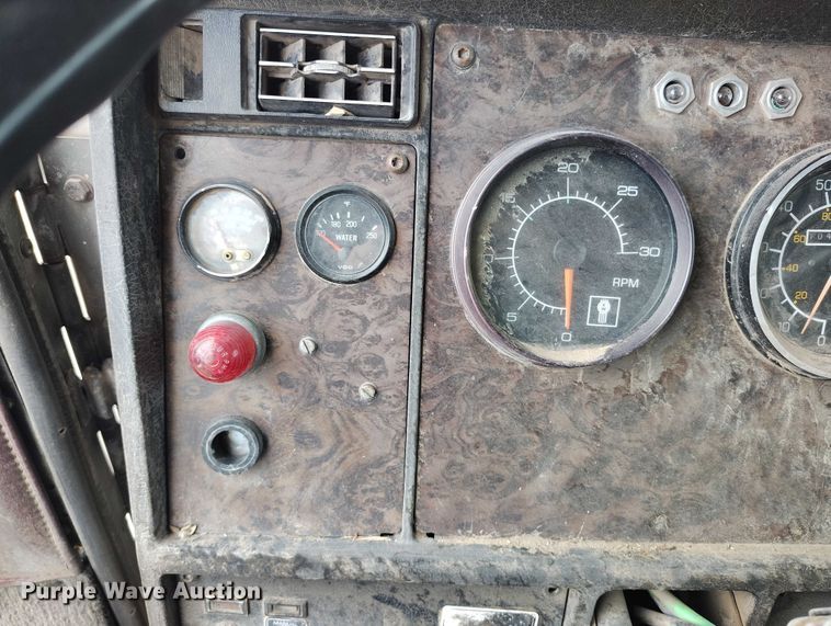 image for item IP9716 1991 Kenworth T600 dump truck