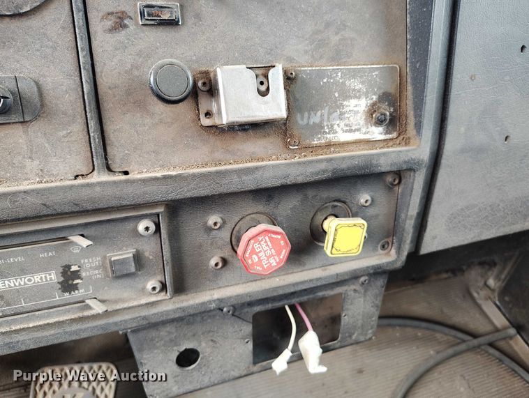 image for item IP9716 1991 Kenworth T600 dump truck