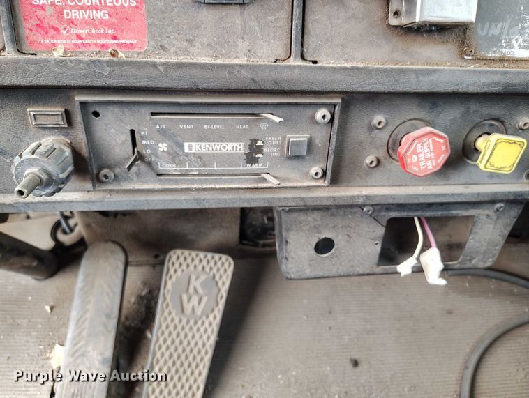 image for item IP9716 1991 Kenworth T600 dump truck