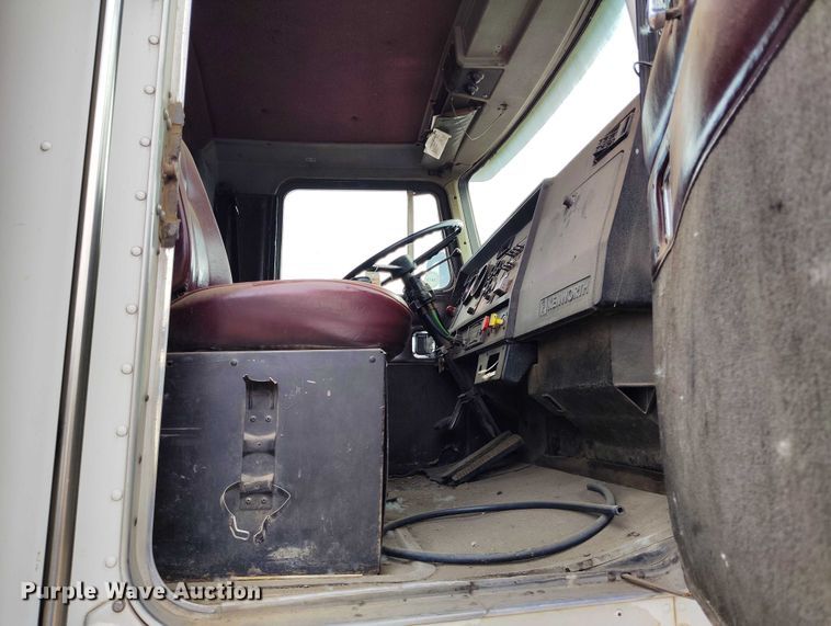 image for item IP9716 1991 Kenworth T600 dump truck