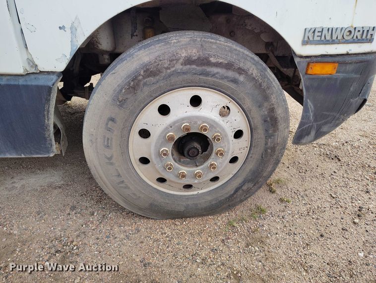 image for item IP9716 1991 Kenworth T600 dump truck