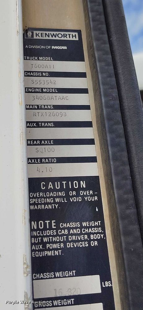 image for item IP9716 1991 Kenworth T600 dump truck