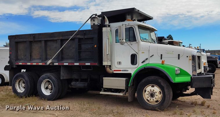 image for item IP9718 2003 Freightliner FLD dump truck