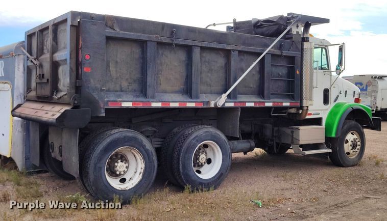 image for item IP9718 2003 Freightliner FLD dump truck