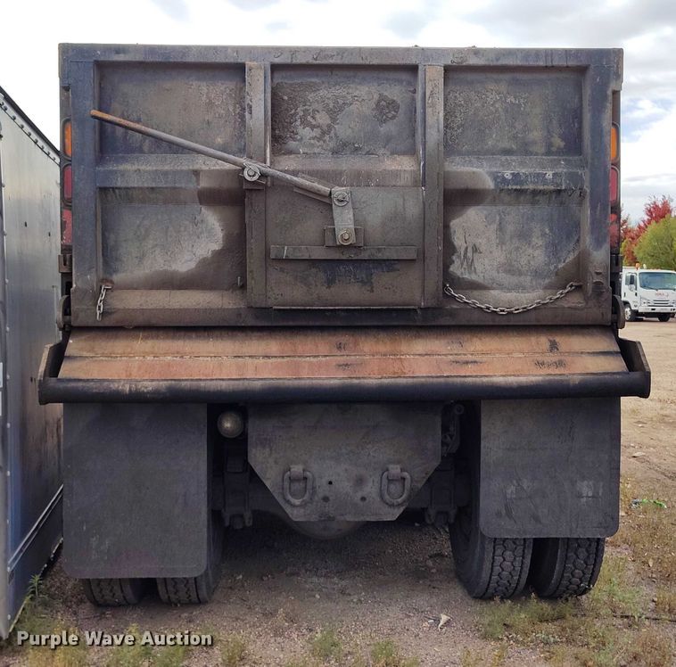 image for item IP9718 2003 Freightliner FLD dump truck