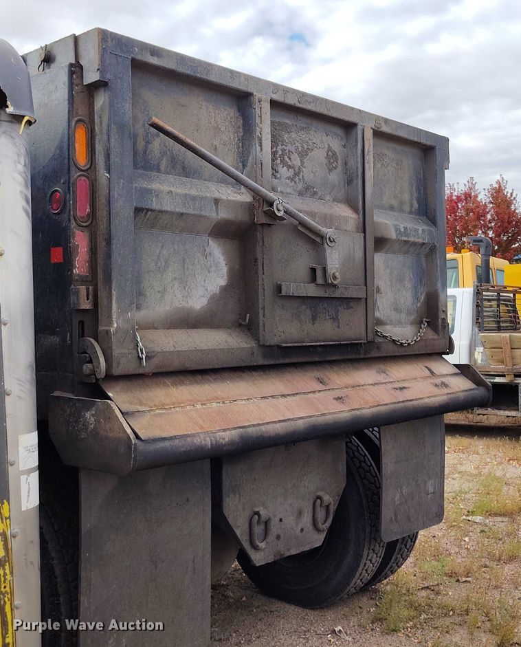 image for item IP9718 2003 Freightliner FLD dump truck