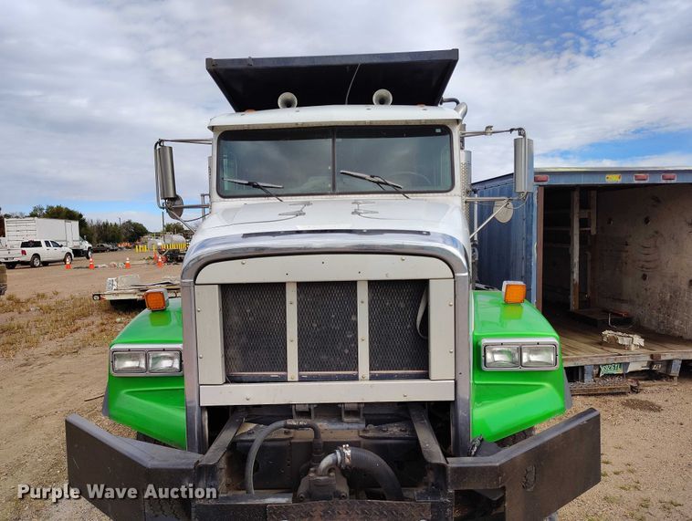 image for item IP9718 2003 Freightliner FLD dump truck