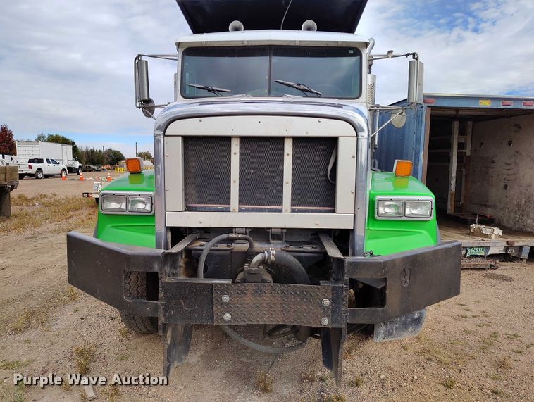 image for item IP9718 2003 Freightliner FLD dump truck