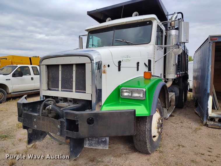 image for item IP9718 2003 Freightliner FLD dump truck