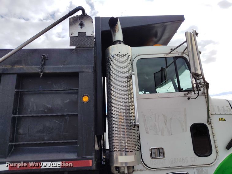 image for item IP9718 2003 Freightliner FLD dump truck