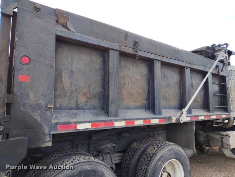 image for item IP9718 2003 Freightliner FLD dump truck