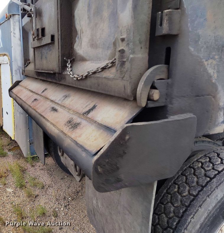 image for item IP9718 2003 Freightliner FLD dump truck