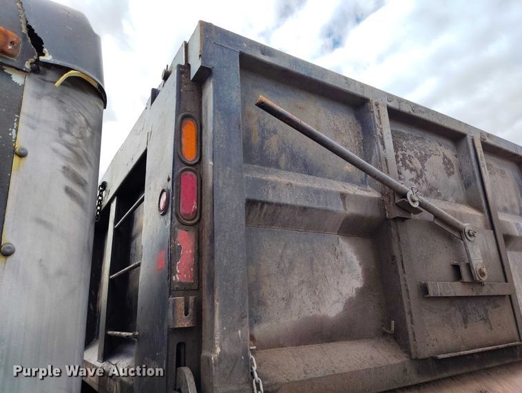 image for item IP9718 2003 Freightliner FLD dump truck