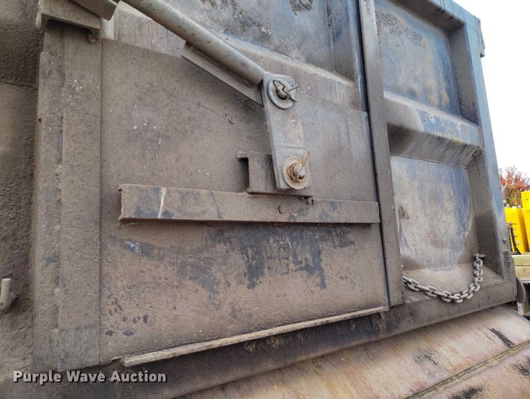 image for item IP9718 2003 Freightliner FLD dump truck