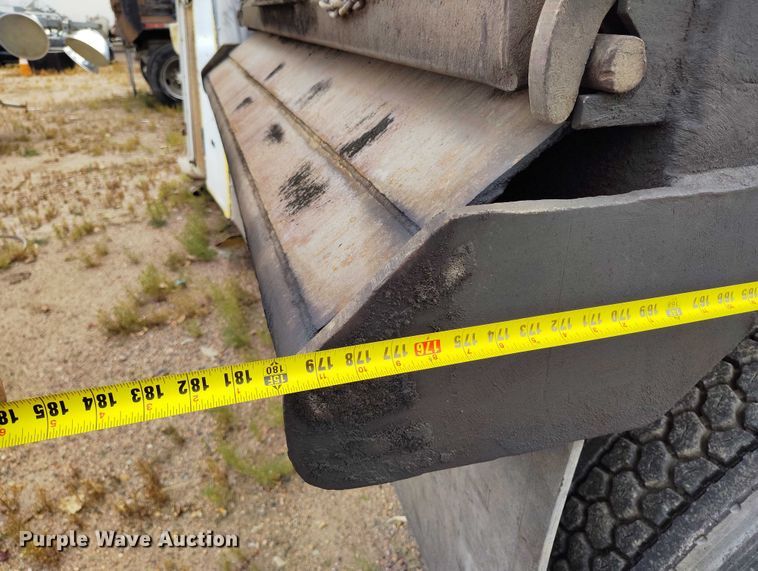 image for item IP9718 2003 Freightliner FLD dump truck