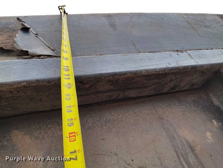 image for item IP9718 2003 Freightliner FLD dump truck