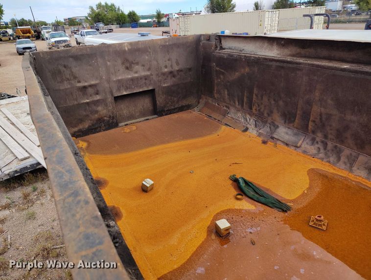 image for item IP9718 2003 Freightliner FLD dump truck